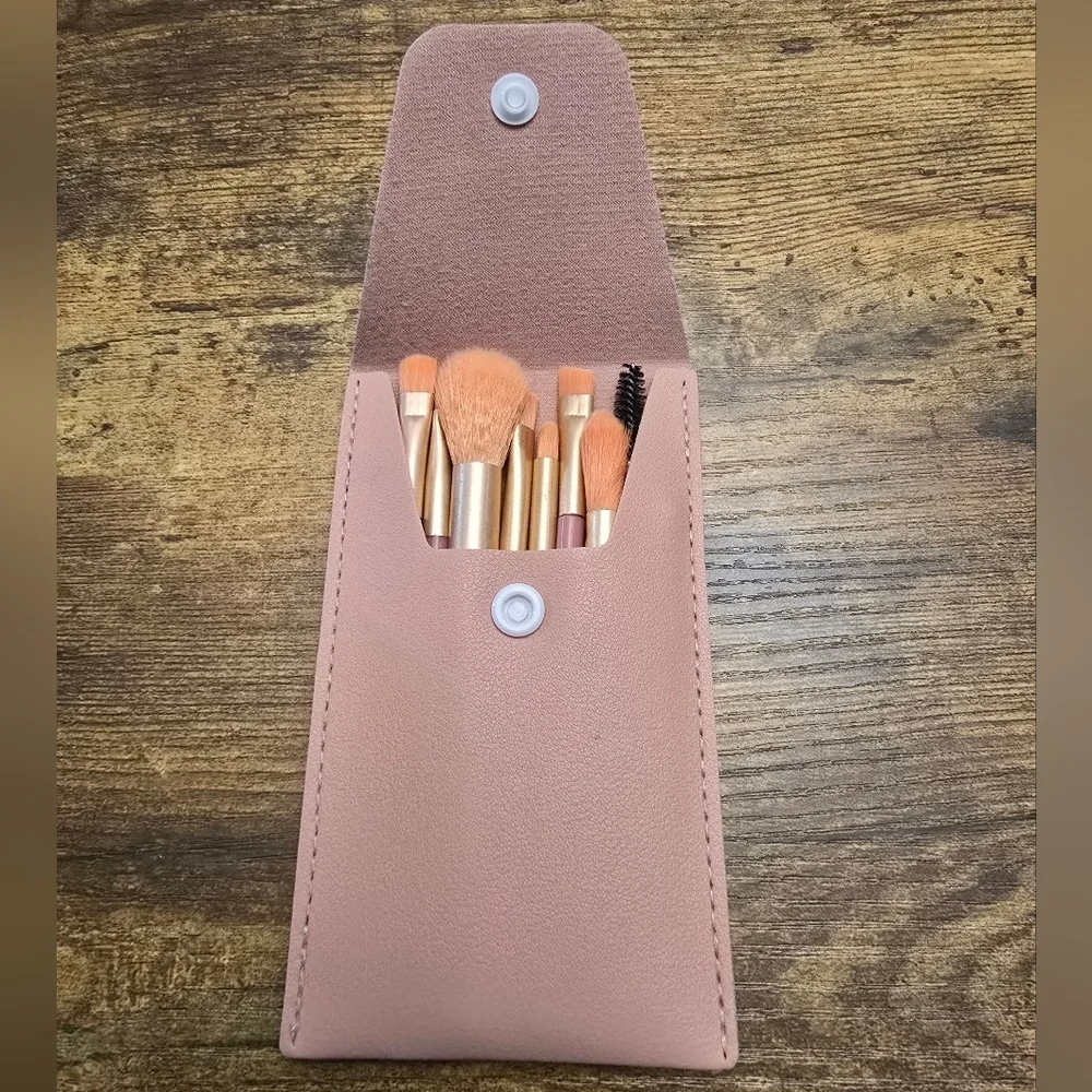 New Portable blush pink Makeup Brush Set of 8 with Case
